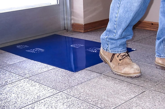 Alfombra pegajosa almohadillas pegajosas Adhesivo 30 hojas / paquetes Alfombras azules para el piso de la sala limpia Alfombras para quitar la suciedad para zapatos de laboratorio y hospitales