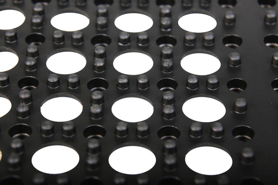 El material utilizado para la fabricación de los materiales de construcción es el acero.