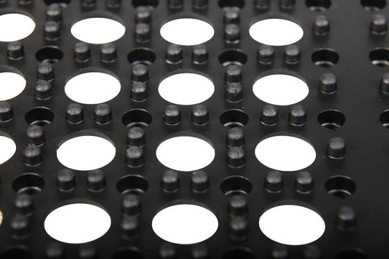 Alfombras anti fatiga entrelazadas con agujeros