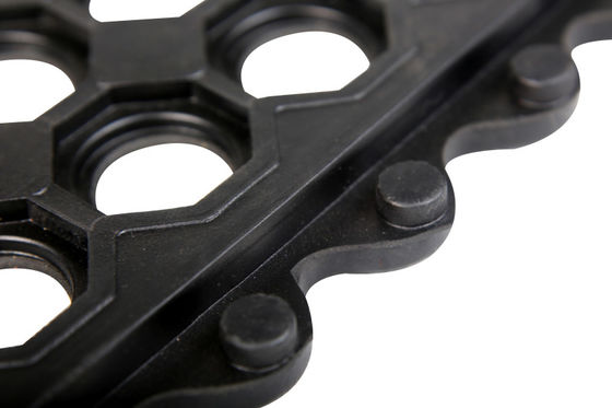 Alfombras anti fatiga entrelazadas con agujeros